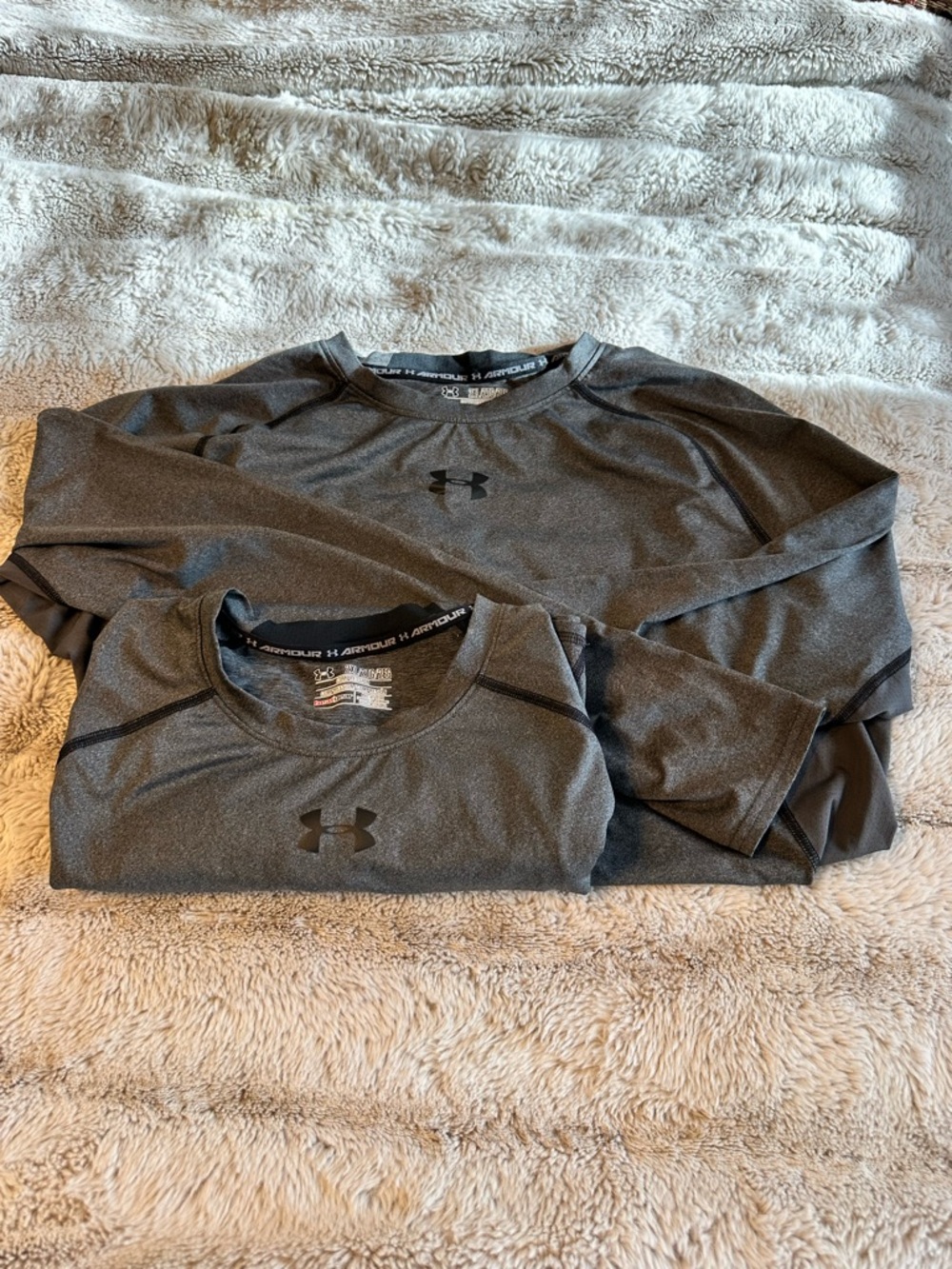 2x Under Armour Men’s compression Long Sleeve - Dark Gray